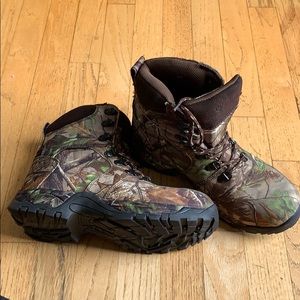 Game winner camo waterproof boots size 7D